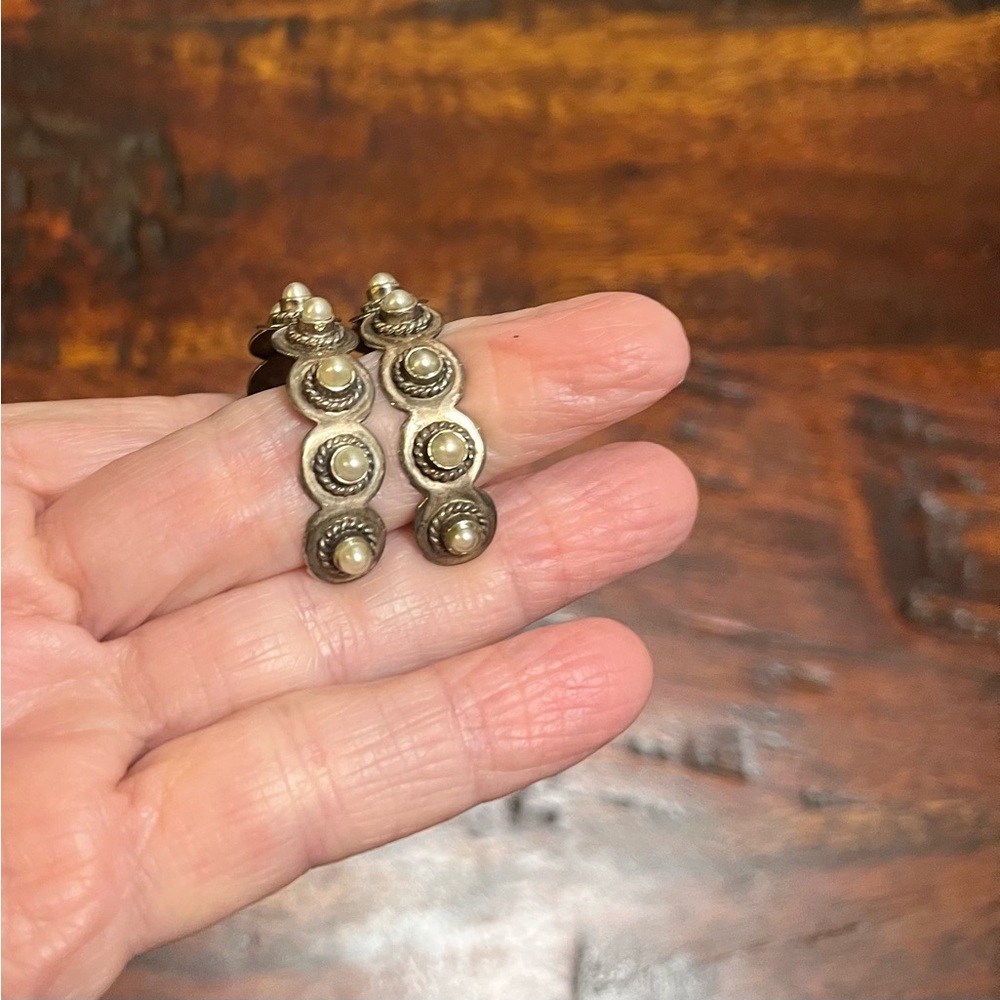 Vintage Sterling Silver and Pearl Hoop Earrings Chic Edgy Native American vibes - Picture 9 of 10